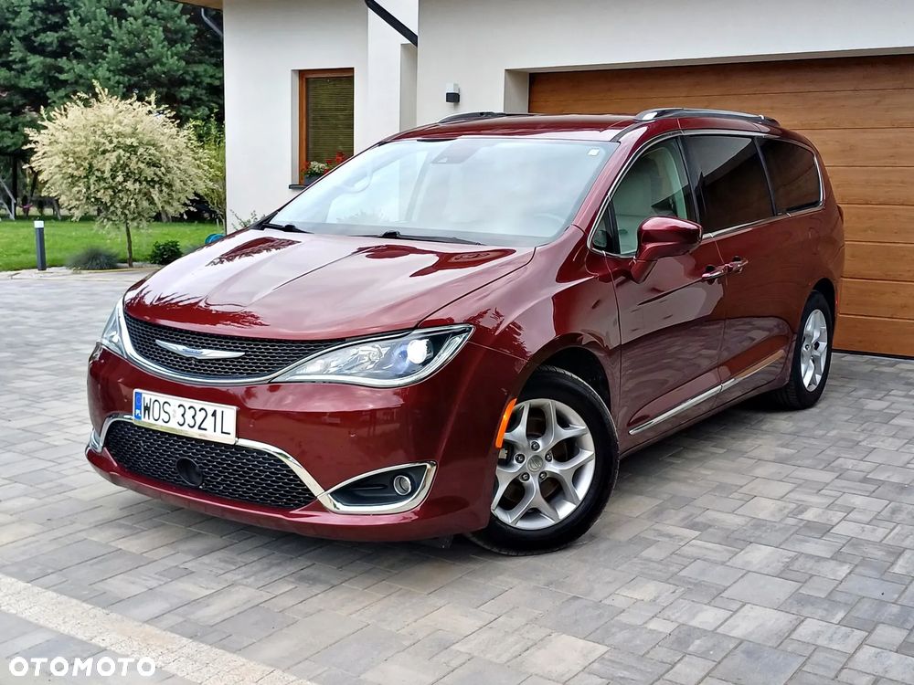 Chrysler Pacifica - 1