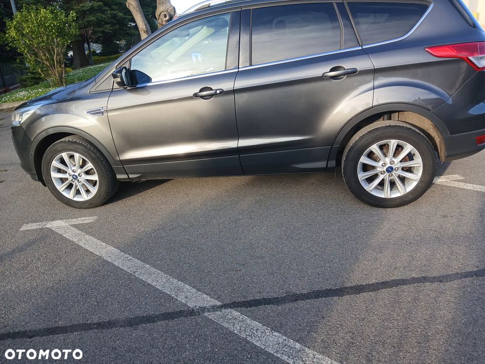 Ford Kuga 2.0 TDCi 2x4 Titanium - 11