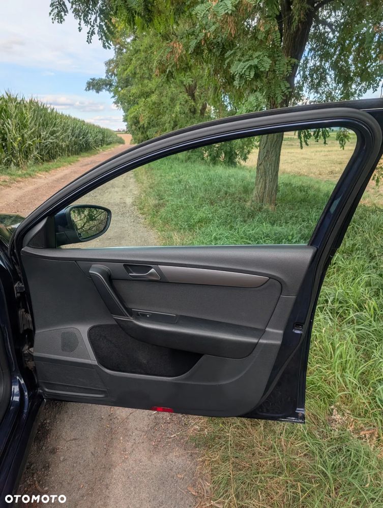 Volkswagen Passat 2.0 TDI Comfortline - 23