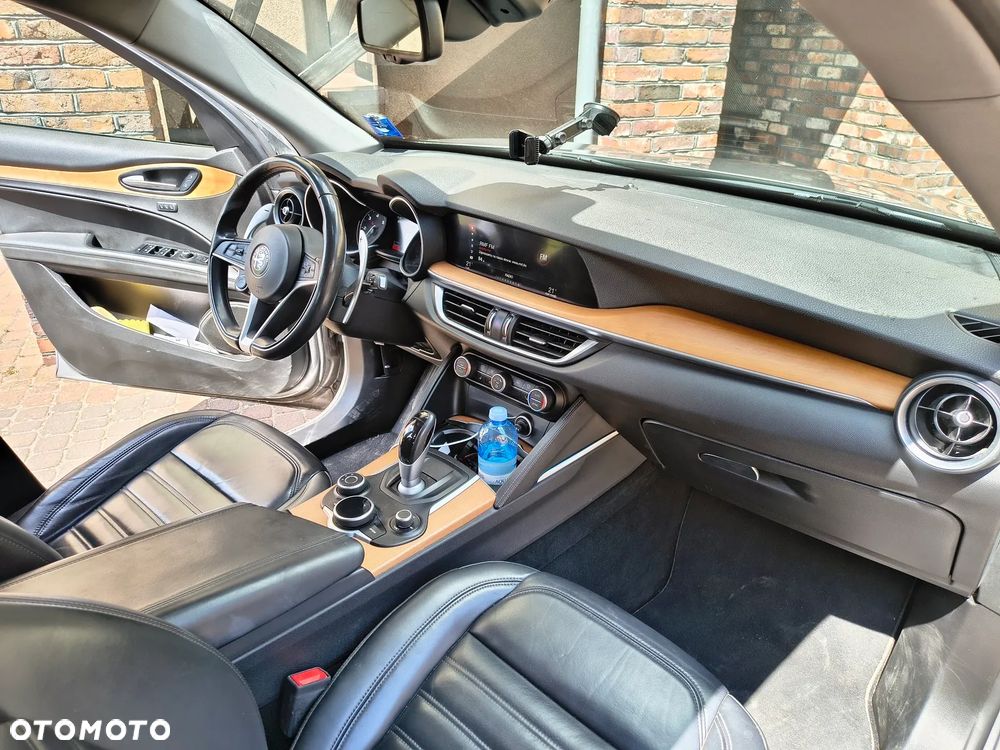 Alfa Romeo Stelvio - 16