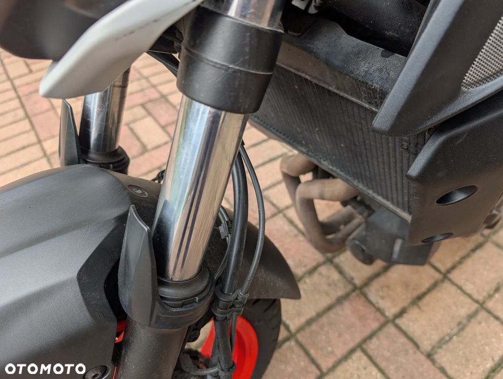 Yamaha MT - 17