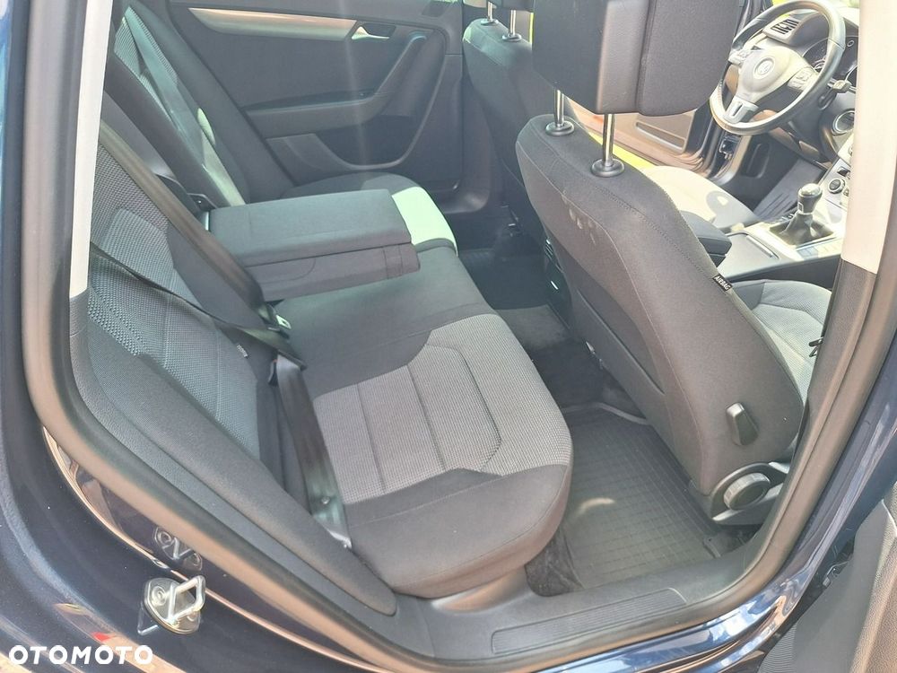 Volkswagen Passat - 16