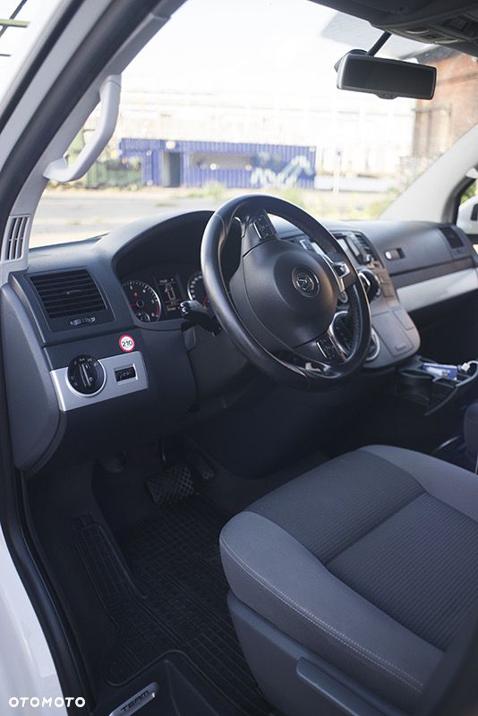 Volkswagen Multivan - 12