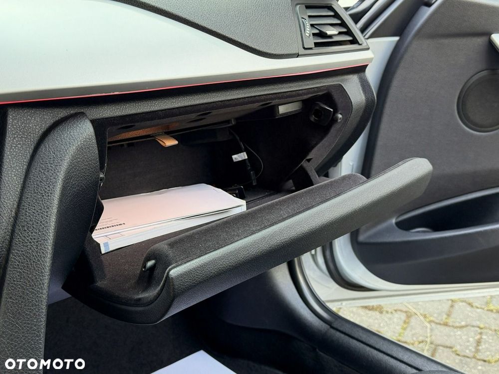 BMW Seria 3 320i Sport Line - 20