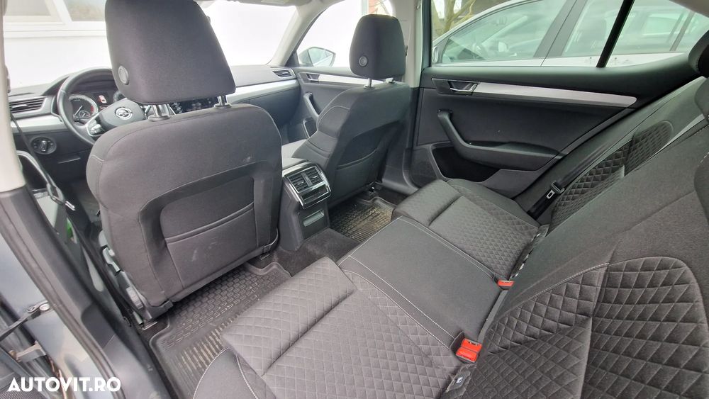 Skoda Superb 2.0 TDI DSG Style - 10