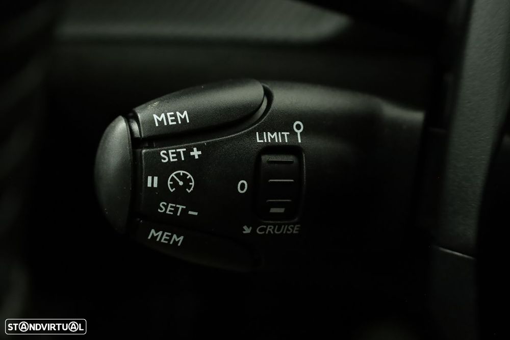 Peugeot 2008 1.2 PureTech Allure - 18