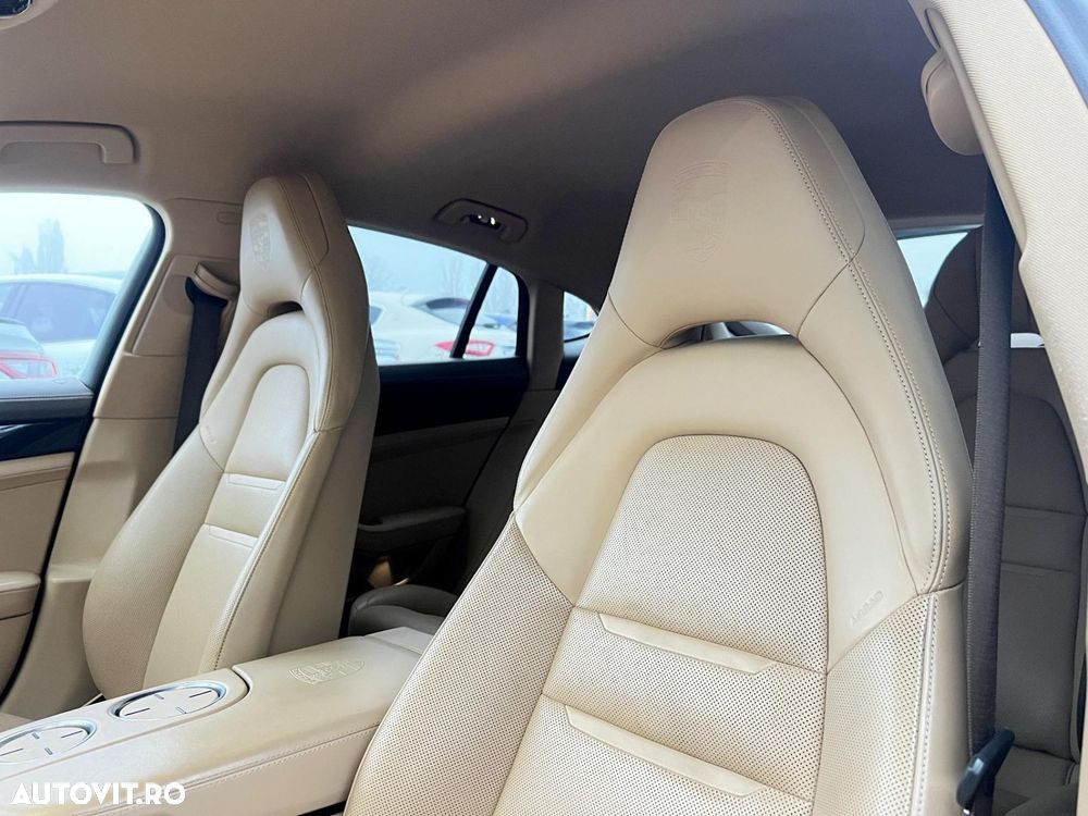 Porsche Panamera - 24