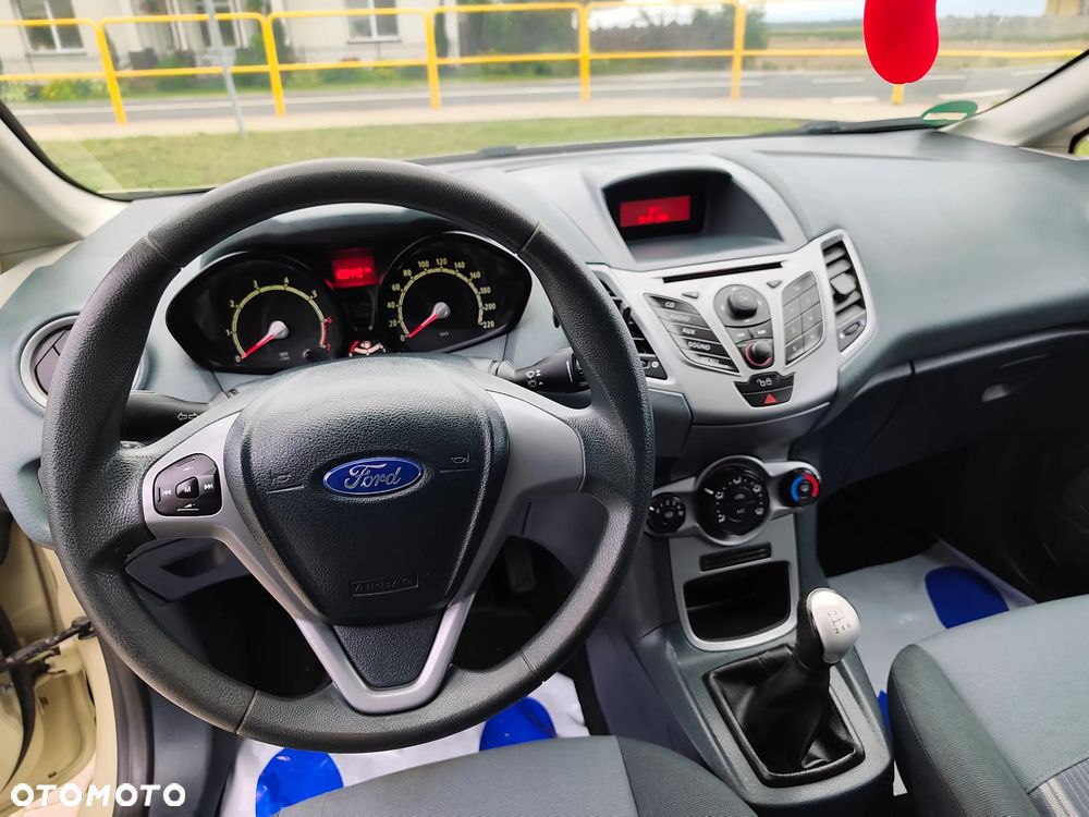 Ford Fiesta 1.25 Ambiente - 28