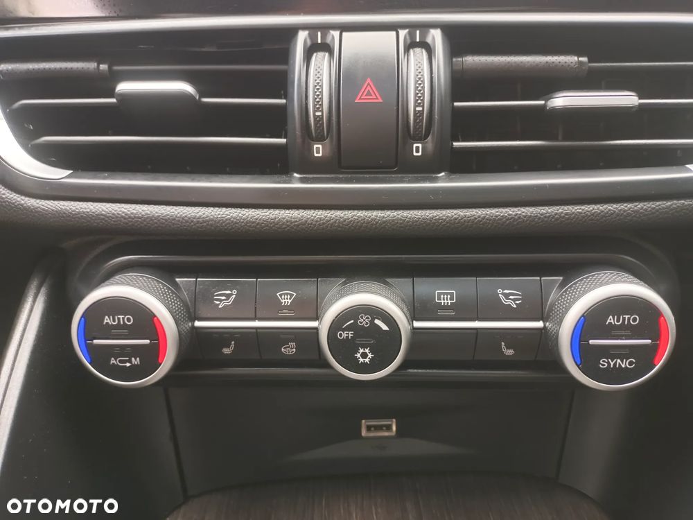 Alfa Romeo Giulia 2.0 Turbo 16V AT8 Veloce Ti - 15