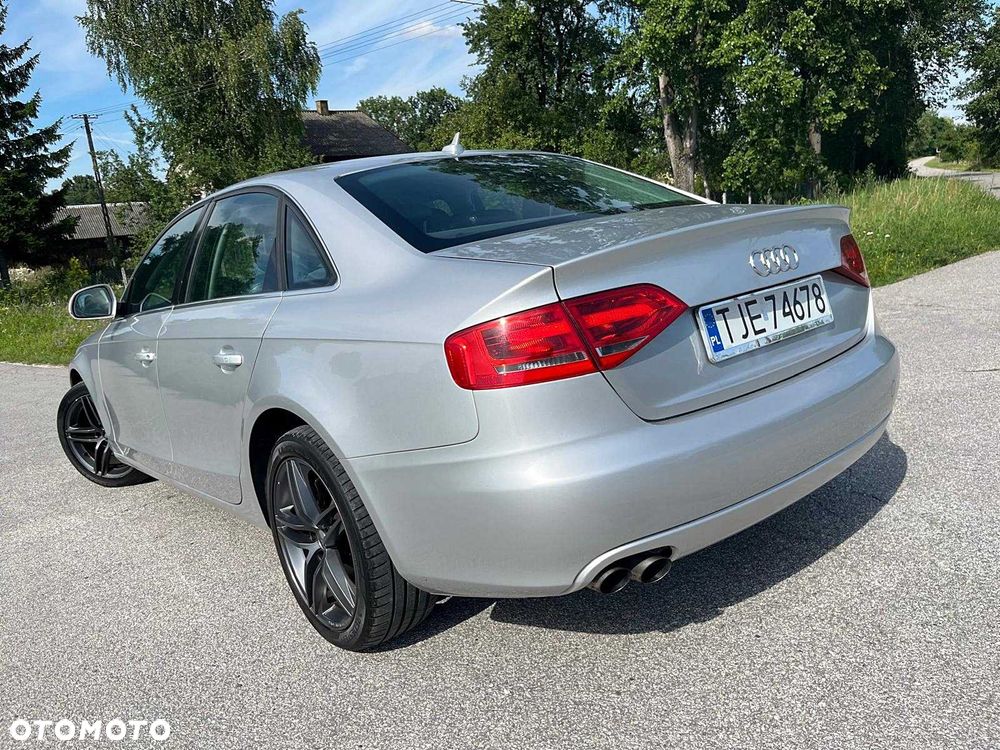 Audi A4 Limousine - 4