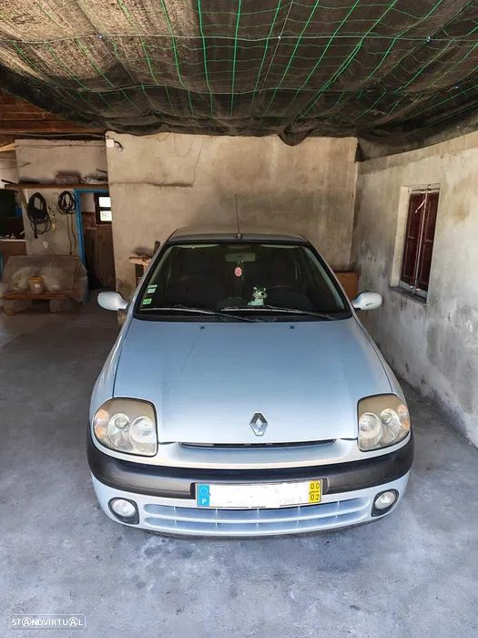 Renault Clio 1.9 D RN - 1