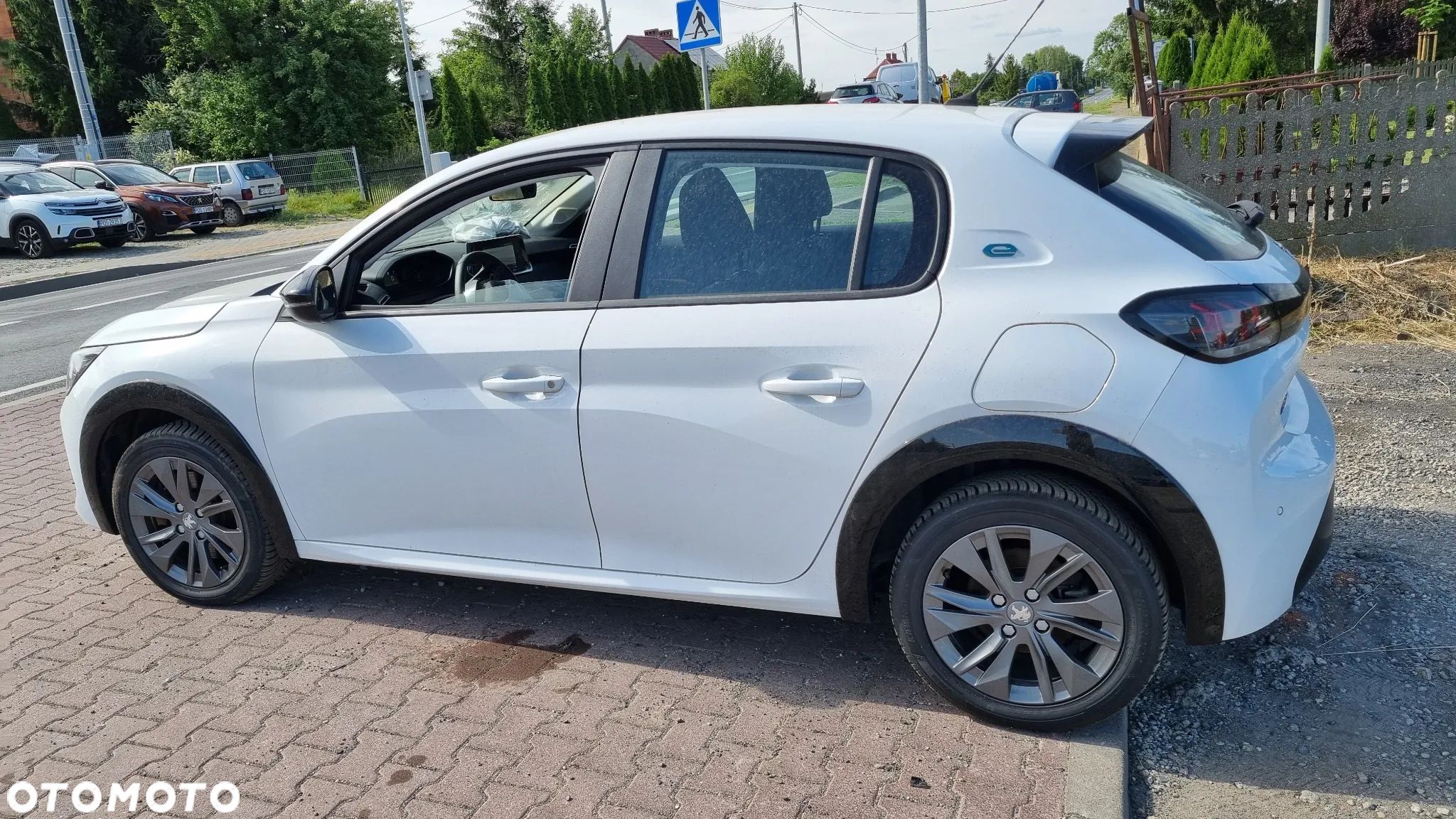 Peugeot 208 - 1