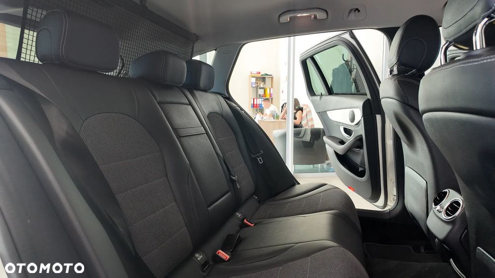 Mercedes-Benz Klasa C 200 7G-TRONIC - 32