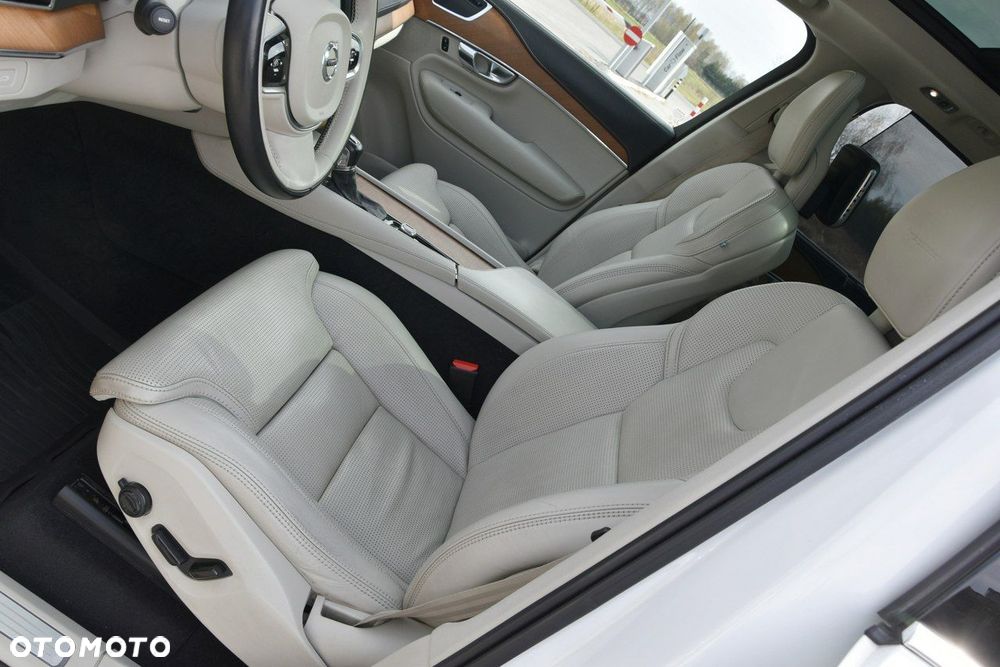 Volvo XC 90 - 21