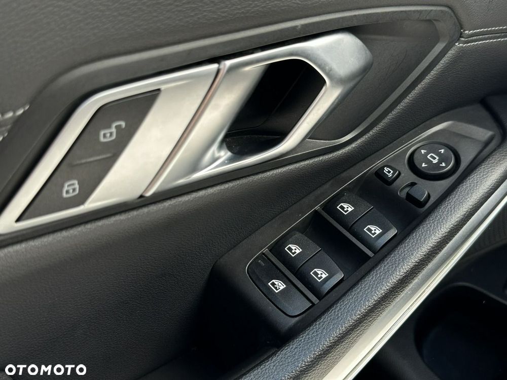 BMW Seria 3 320d xDrive MHEV Sport Line - 39