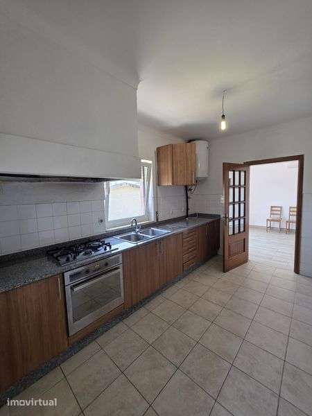 Apartamento T5 Remodelado Zona Industrial de Oliveira de Frades - Grande imagem: 3/9