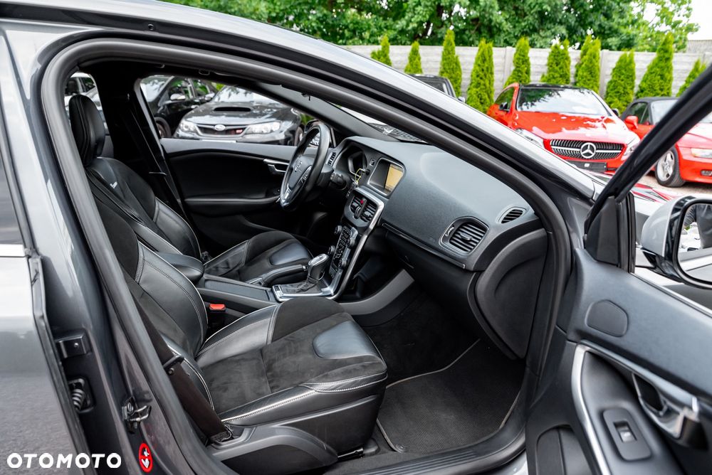 Volvo V40 D4 Geartronic R Design - 24