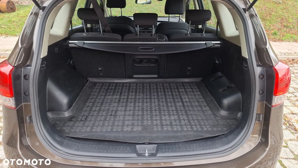 Kia Carens - 16