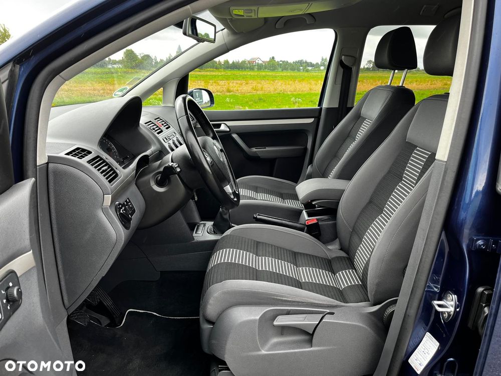 Volkswagen Touran - 24