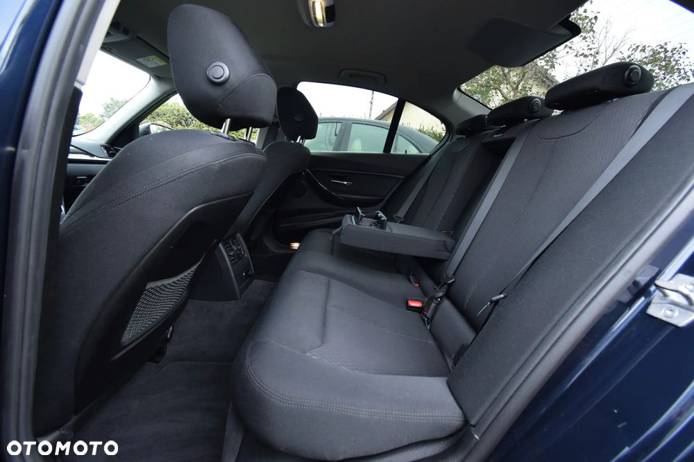 BMW Seria 3 - 36
