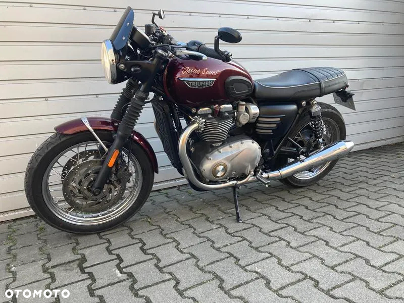 Triumph Bonneville - 4