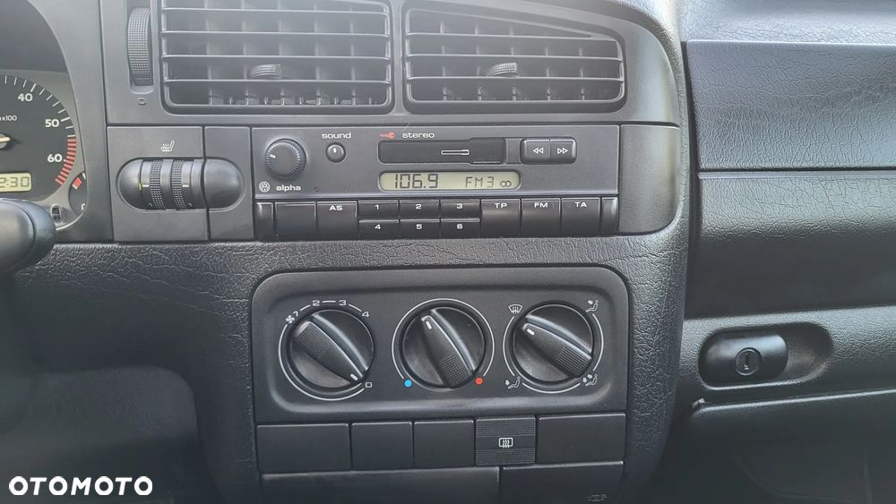 Volkswagen Golf - 16