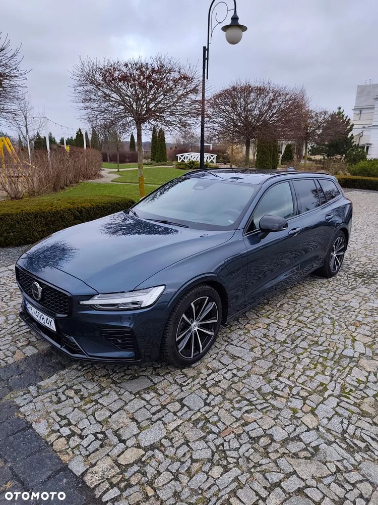 Volvo V60 T6 AWD Plug-In Hybrid Ultra Dark - 1