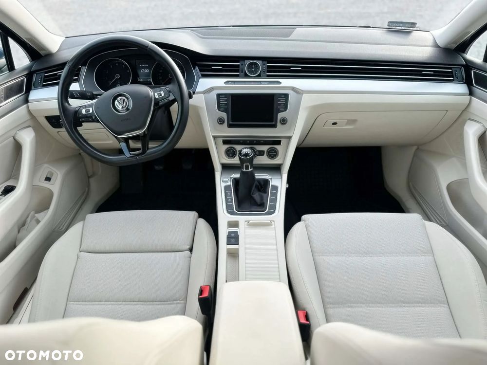 Volkswagen Passat 1.8 TSI BMT Comfortline - 23