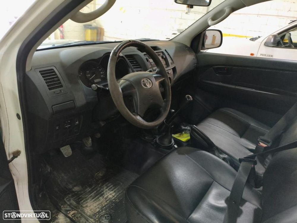 Toyota Hilux 2.5 D-4D 4WD CS AC c/IVA - 4
