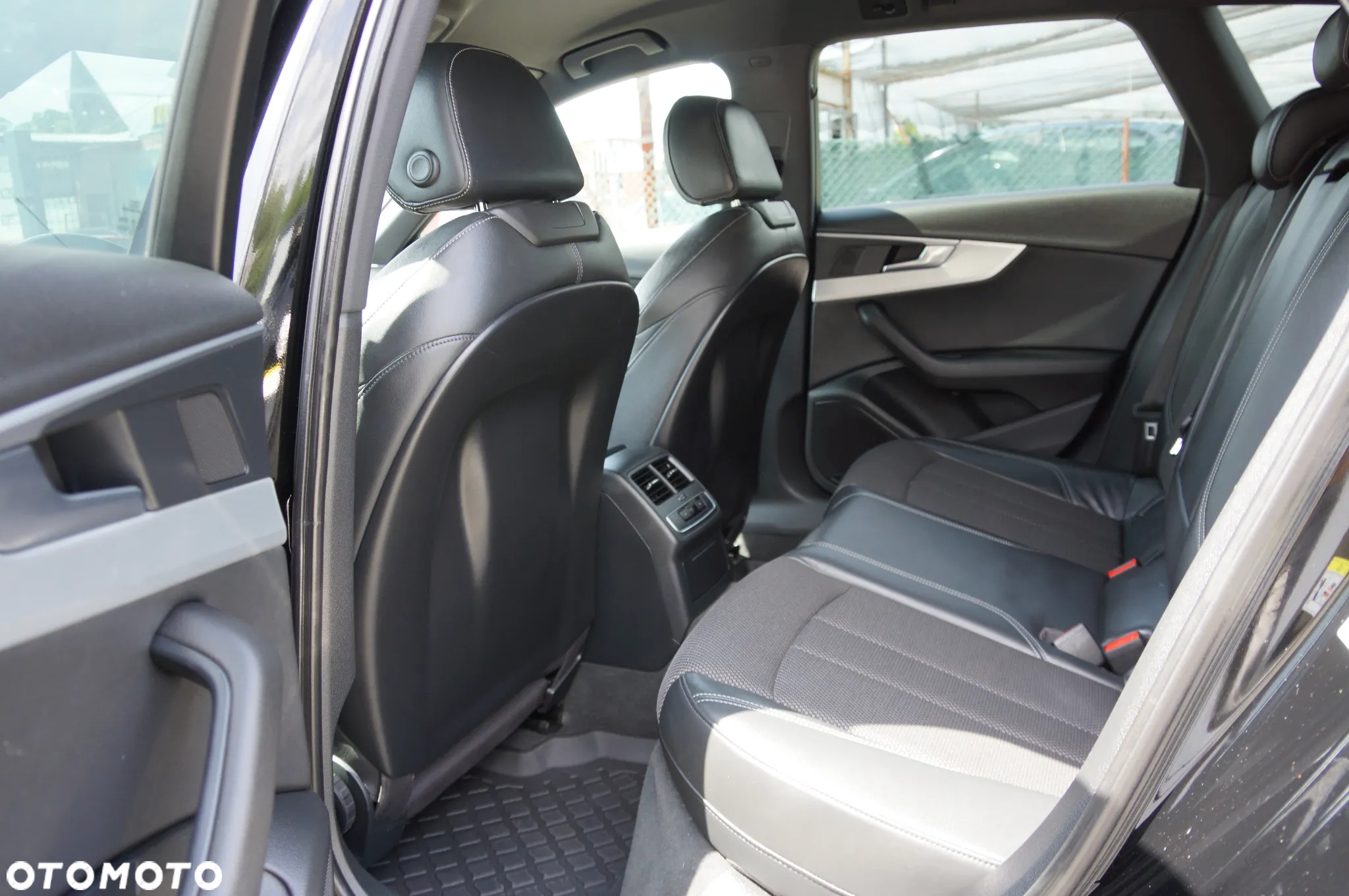 Audi A4 2.0 TDI S tronic - 32