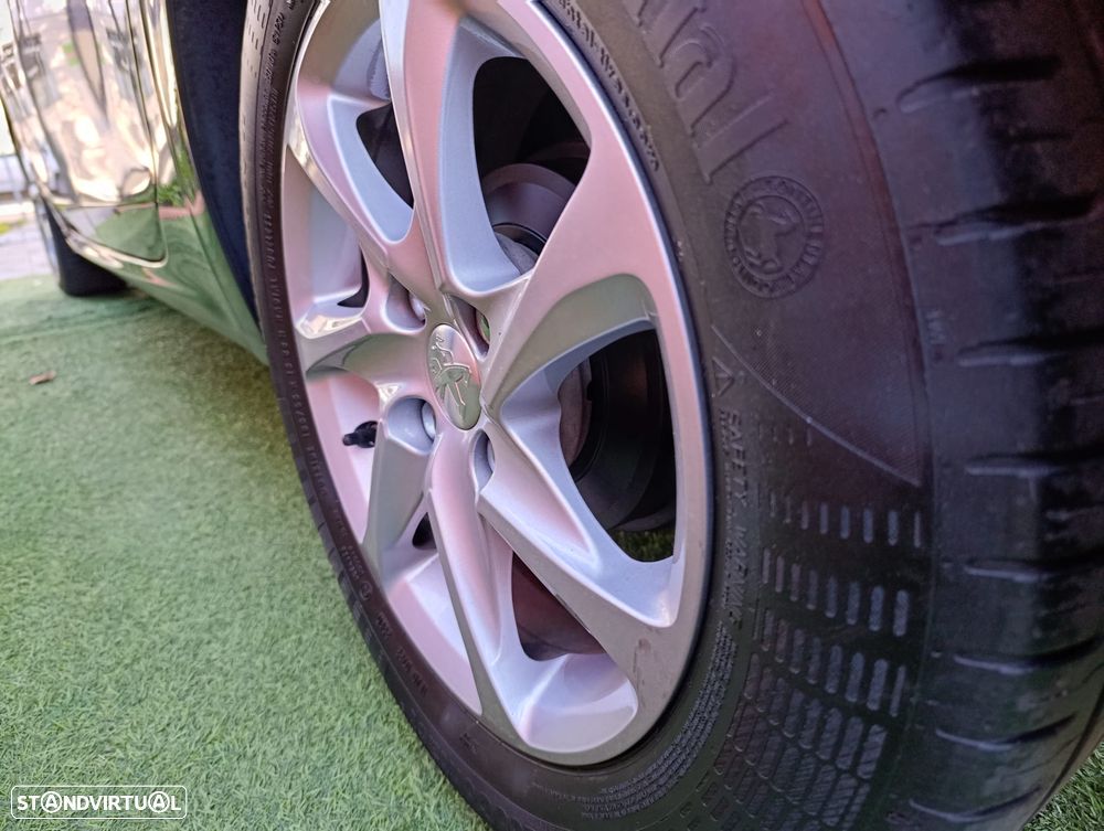 Peugeot 208 1.2 VTi SE Style - 13