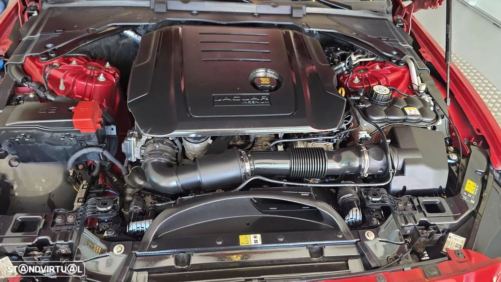 Jaguar XE 2.0 D R-Sport - 28