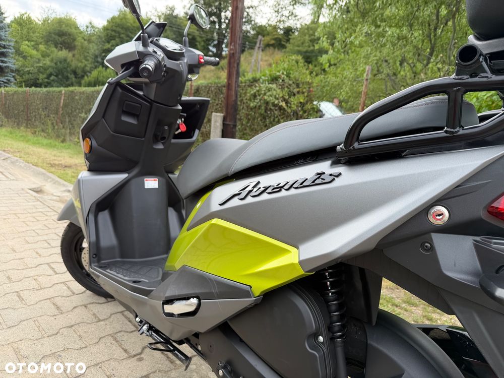 Suzuki Avenis - 7