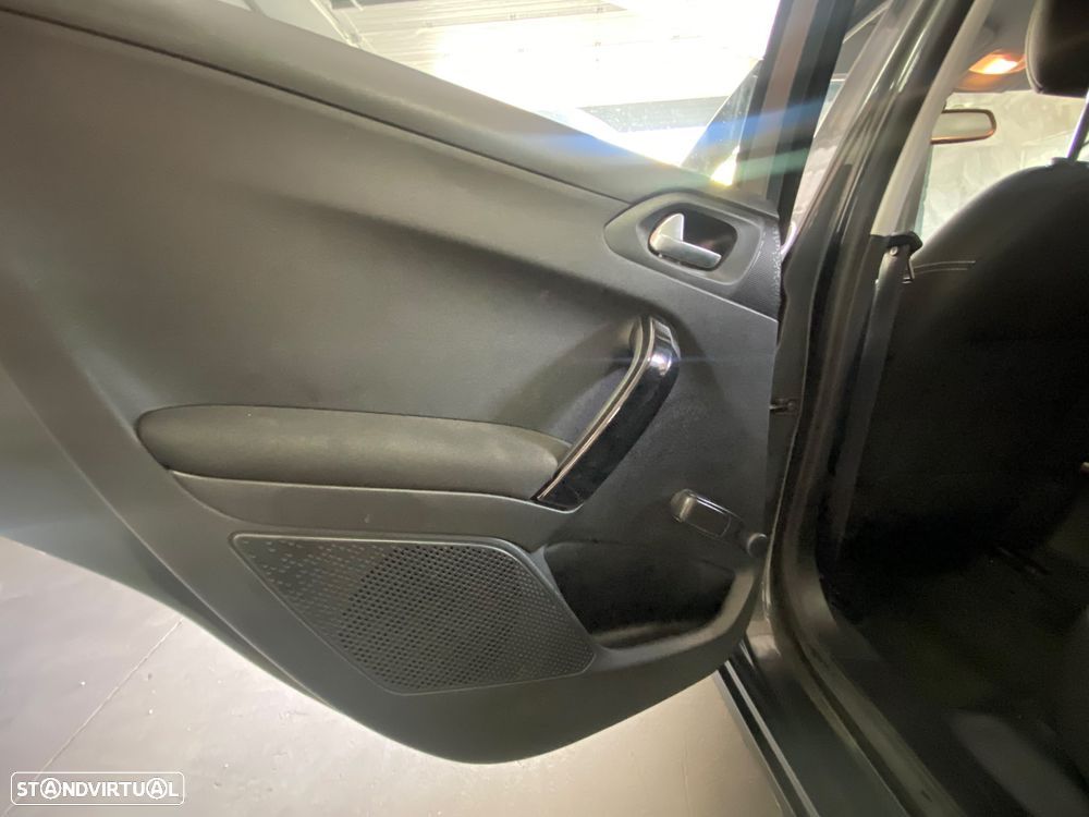 Peugeot 208 1.2 PureTech Style - 21