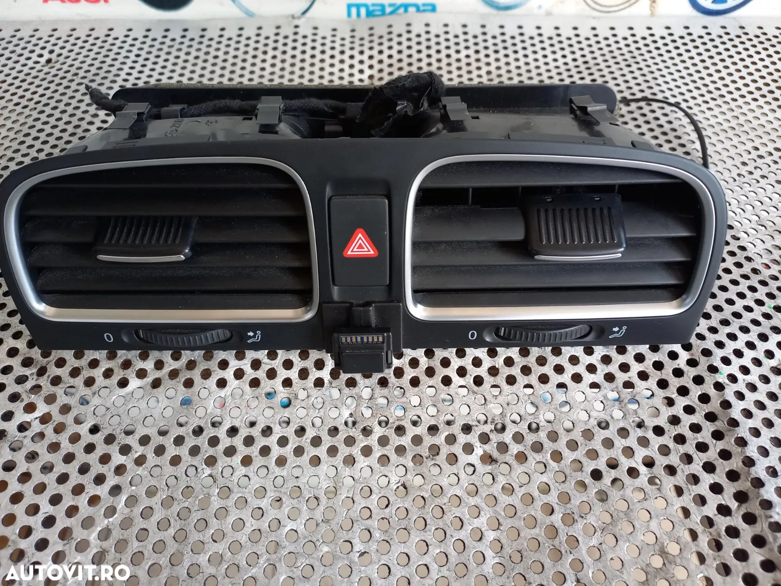 Grile Grila Ventilatie Centrala Bord Vw Golf 6 Vl - Dezmembrez Arad - 4