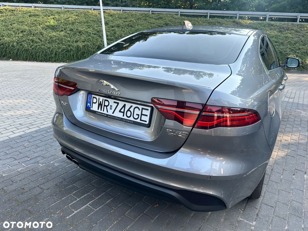 Jaguar XE 2.0 D180 R-Dynamic S - 12