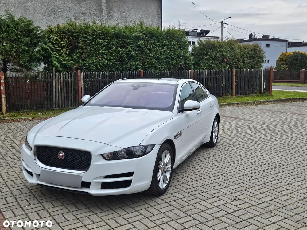 Jaguar XE P250 S - 2