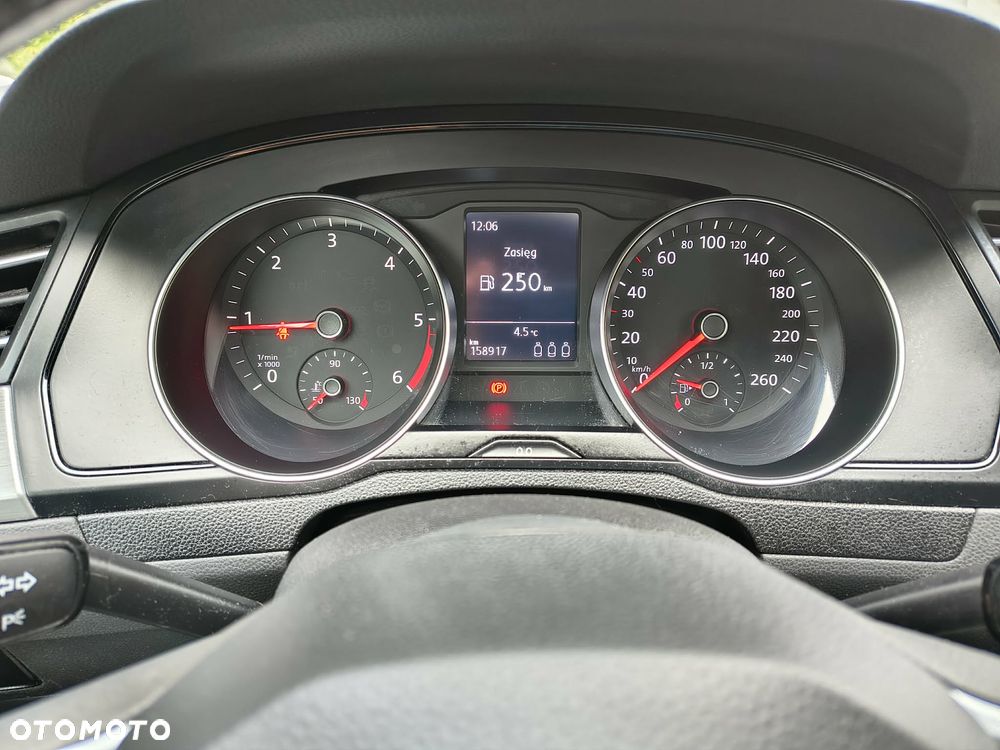 Volkswagen Passat - 15