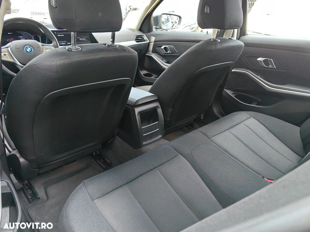 BMW 3 Series 2022 — imagine 17