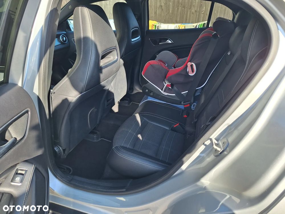 Mercedes-Benz GLA 200 d - 20