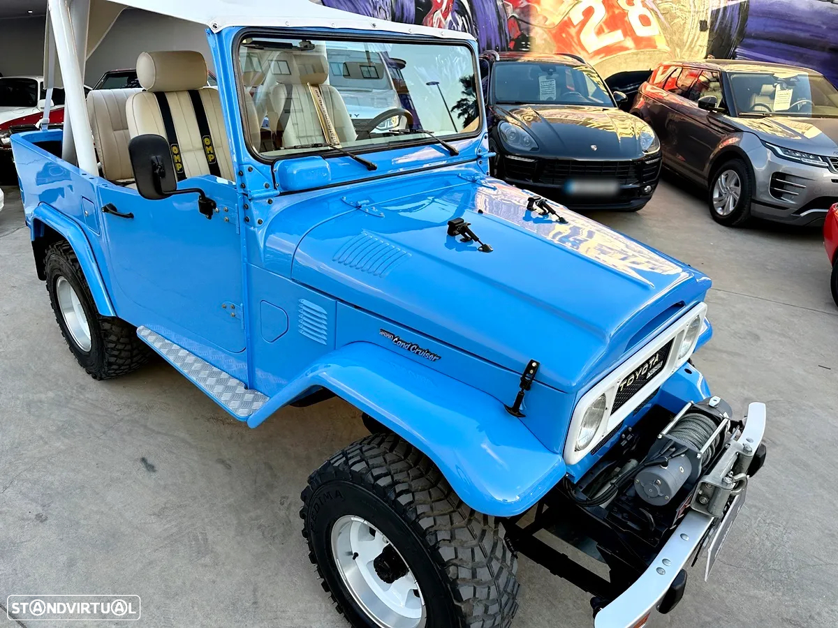 Toyota Land Cruiser - 32