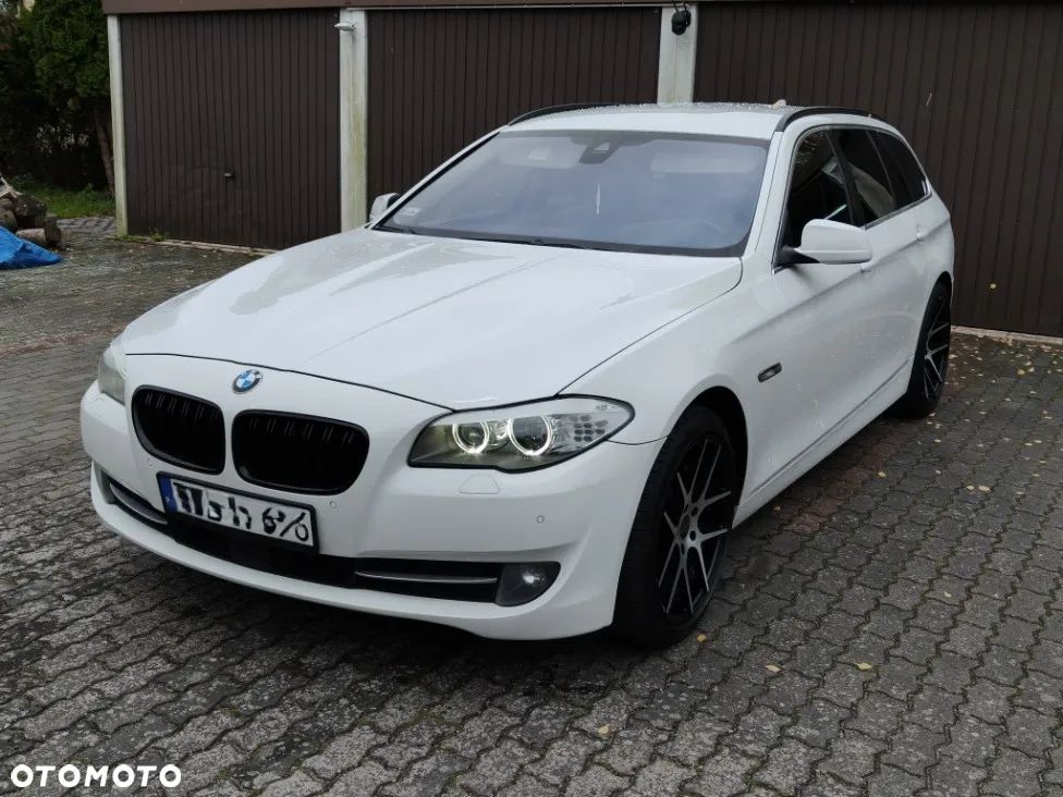 BMW Seria 5 525d xDrive - 4