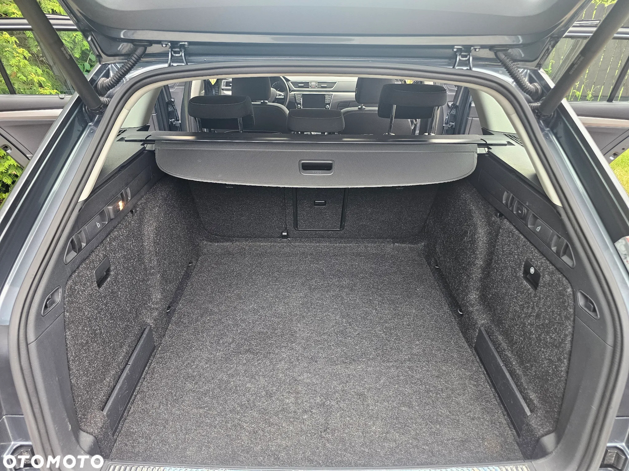 Skoda Superb 2.0 TDI DSG Premium Edition - 29