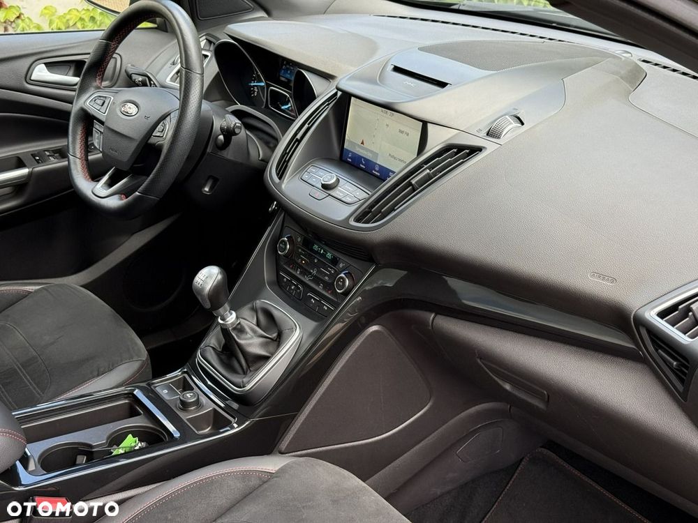 Ford Kuga 1.5 EcoBoost 2x4 ST-Line - 19