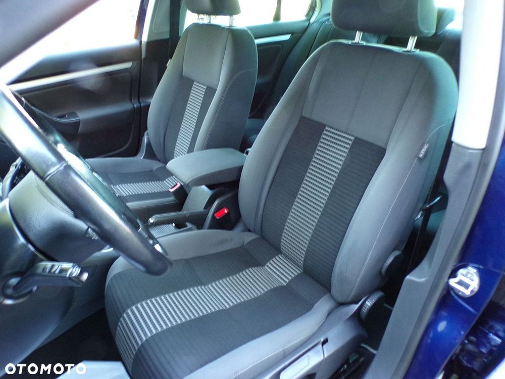 Volkswagen Jetta - 32