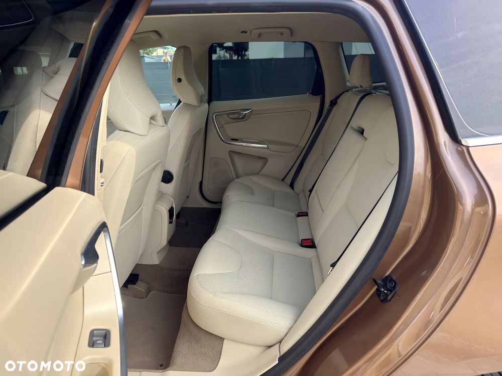 Volvo XC 60 2.4D AWD - 12