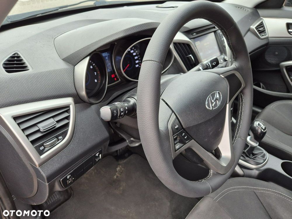 Hyundai Veloster - 11