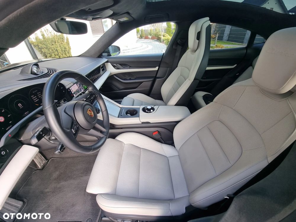 Porsche Taycan Turbo - 14