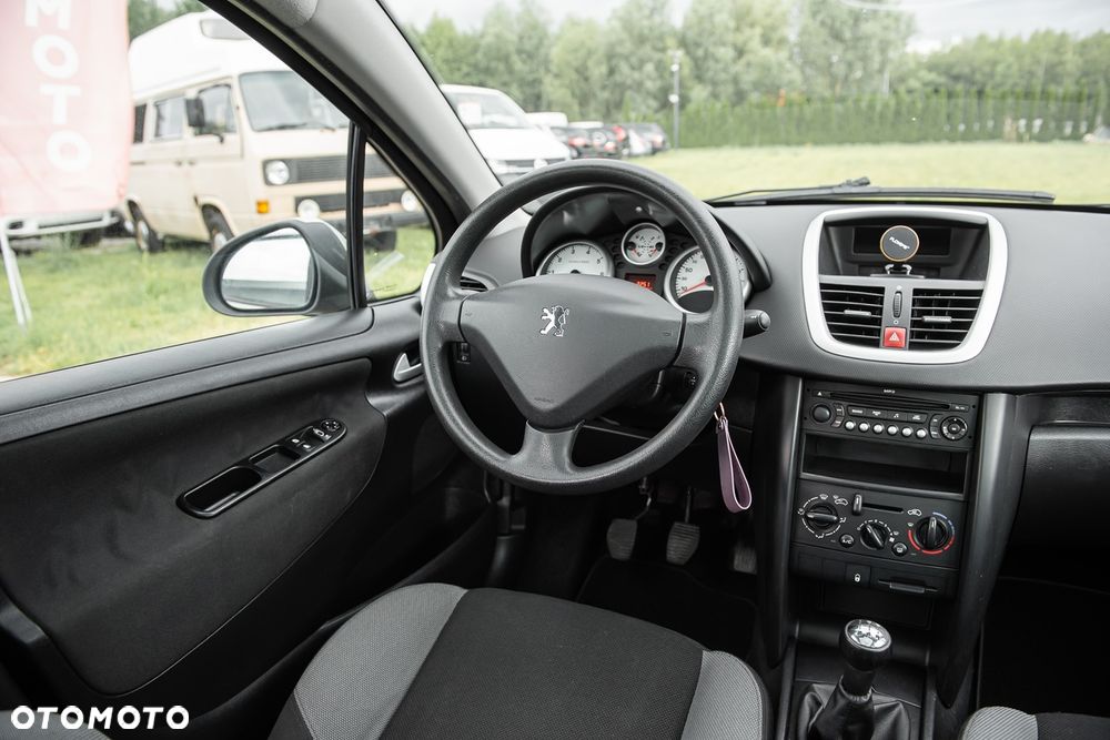 Peugeot 207 1.4 16V Trendy - 16