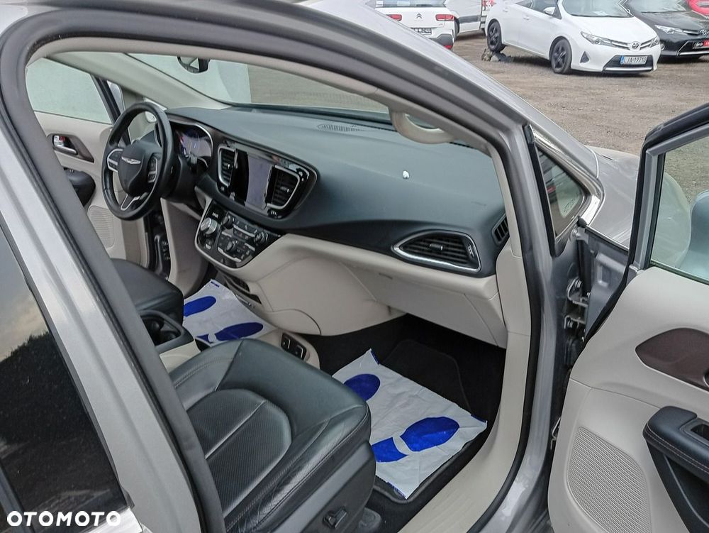 Chrysler Pacifica - 8